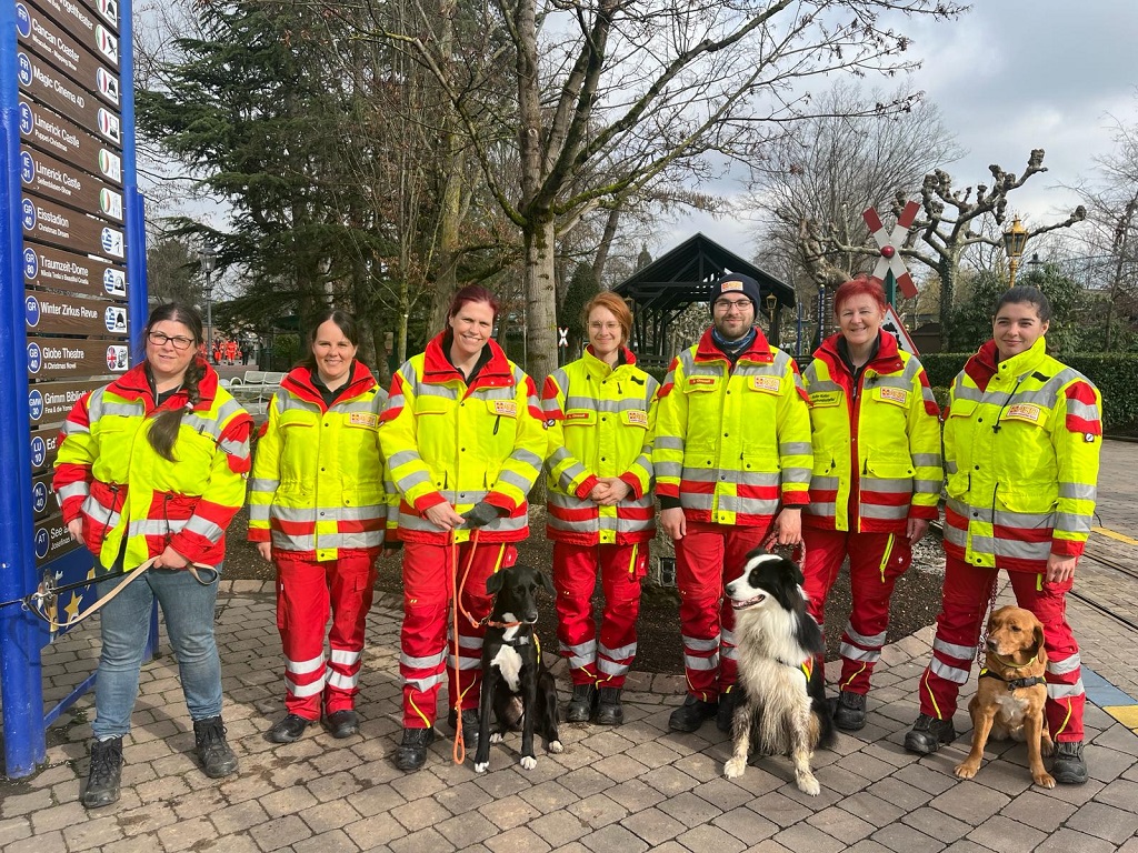 ASB-Rettungshundestaffel zu Gast bei der Feuerwehr Karlsruhe 