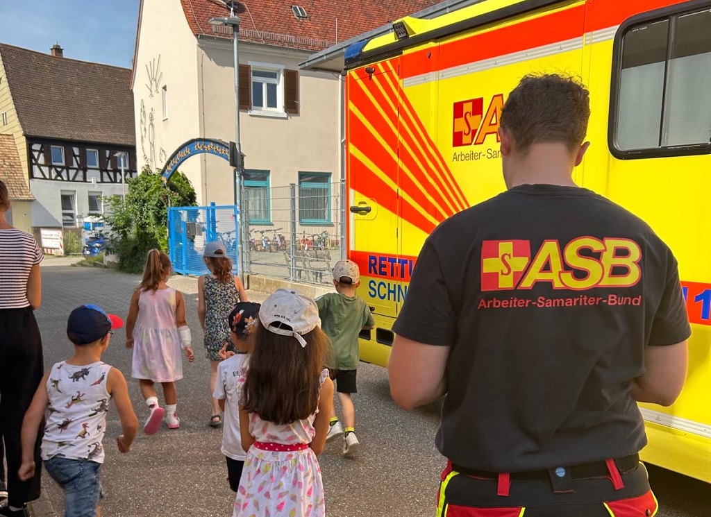 Abenteuer Rettungswagen: Besuch im Kindergarten Sternschnuppe 